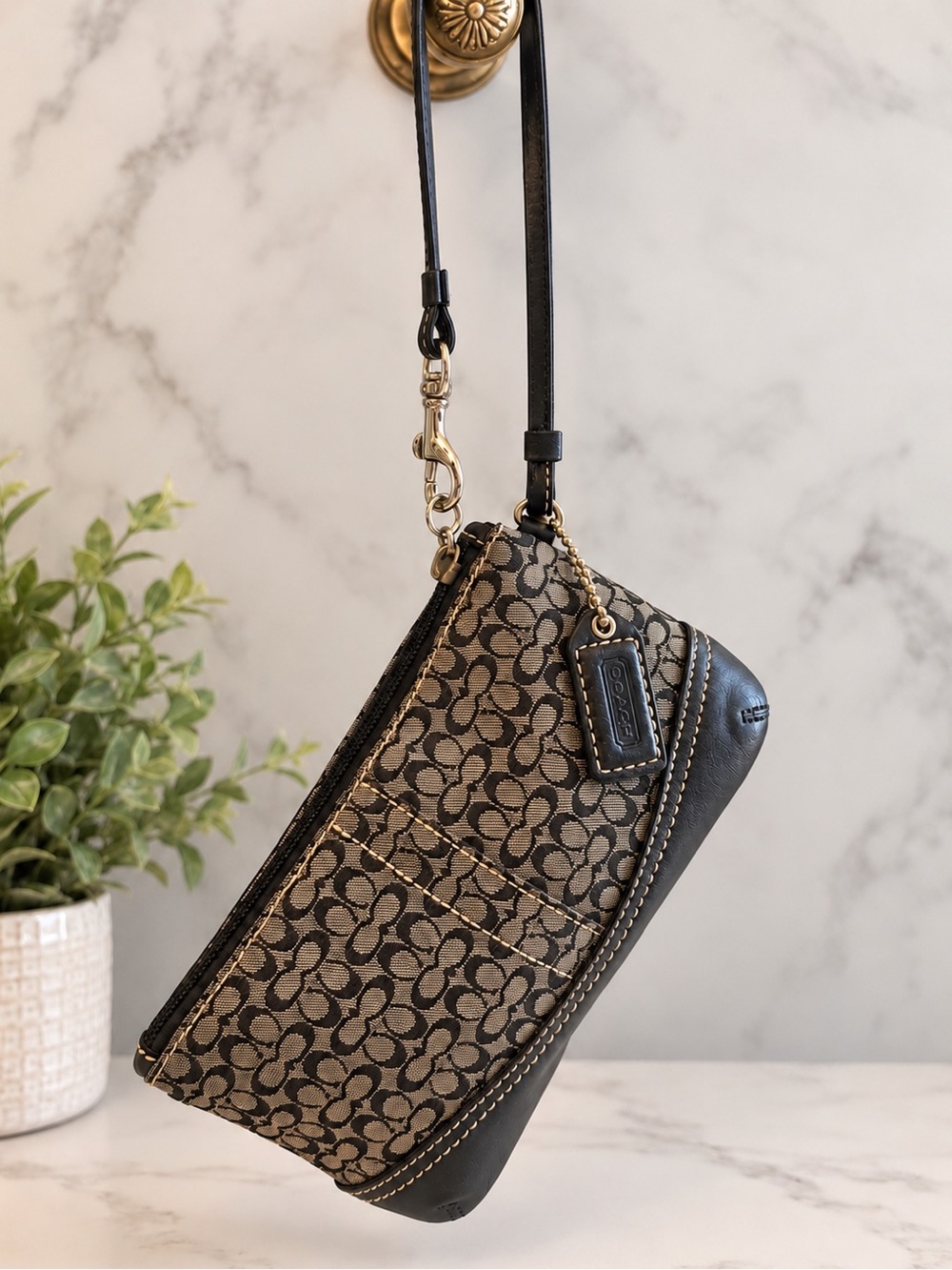 Coach Signature C Jacquard Gusseted Wristlet – Black/Gray – Vintage